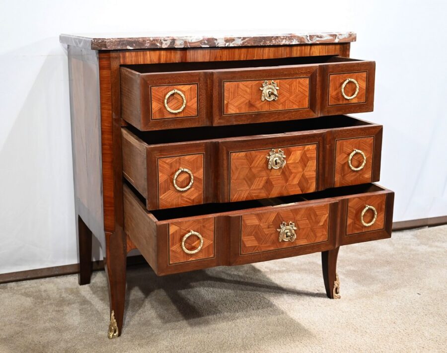 Petite Commode en Bois de Rose et Acajou, Transition Louis XV/Louis XVI - 2ème Partie XIXe – Image 5