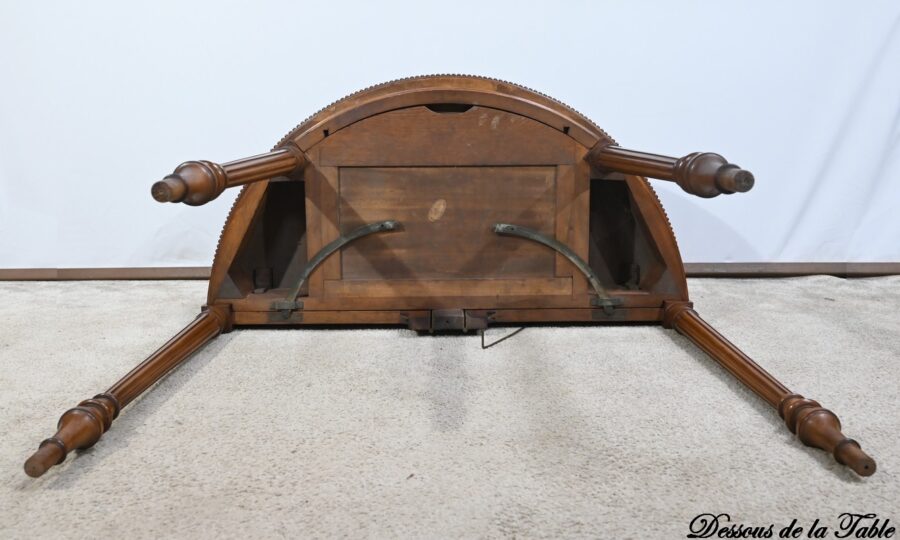 Table Demi-Lune en Noyer, style Louis XVI – Fin XIXe – Image 36
