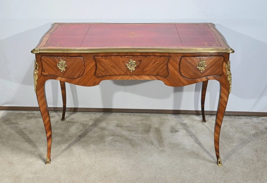 Bureau de Milieu en Bois Précieux, style Louis XV – Début XXe