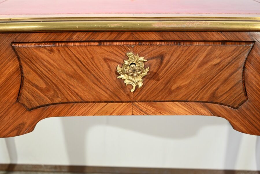 Bureau de Milieu en Bois Précieux, style Louis XV – Début XXe – Image 12