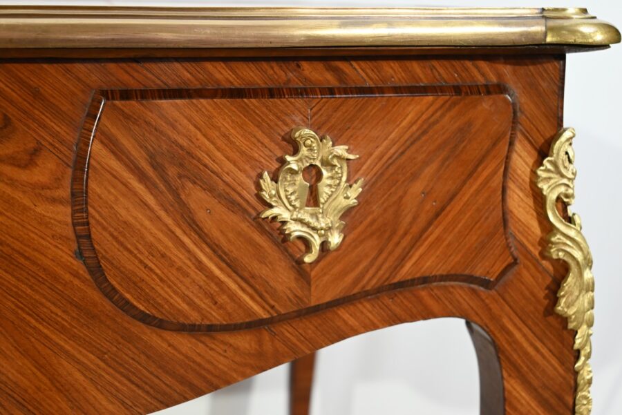 Bureau de Milieu en Bois Précieux, style Louis XV – Début XXe – Image 25