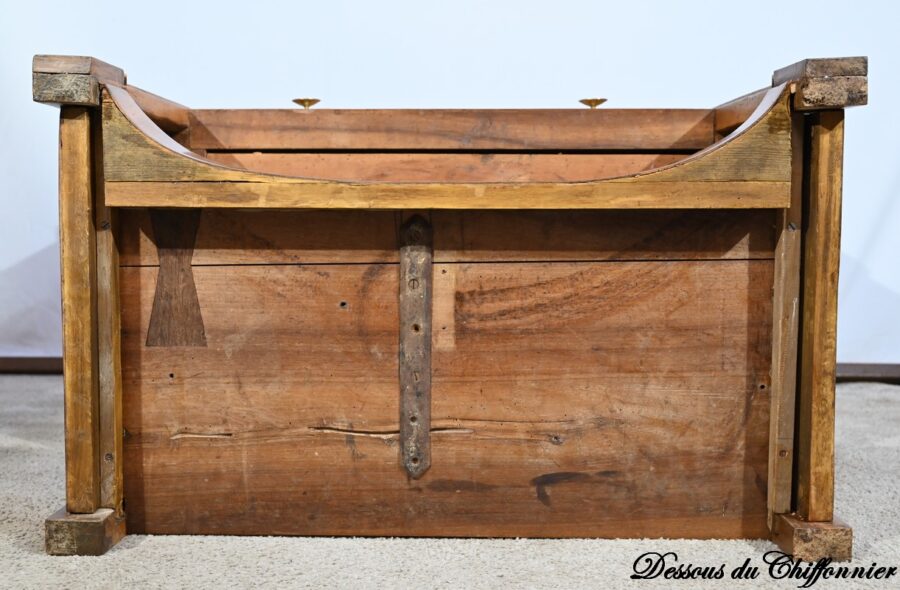 Petite Commode Chiffonnière de Propriété en Noyer, époque Directoire – Début XIXe – Image 30