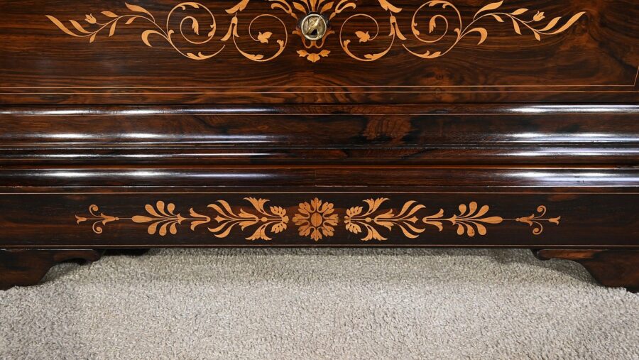 Petite Commode en Palissandre de Rio et Marqueteries, époque Charles X - Début XIXe – Image 14