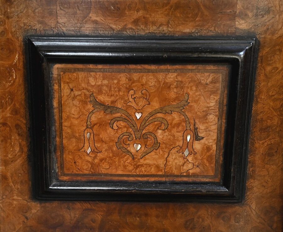 Petit Buffet Deux-Corps en Bois Noirci et Loupe de Thuya, estampillé Gordóvil, goût Renaissance, Espagne – Début XXe – Image 11