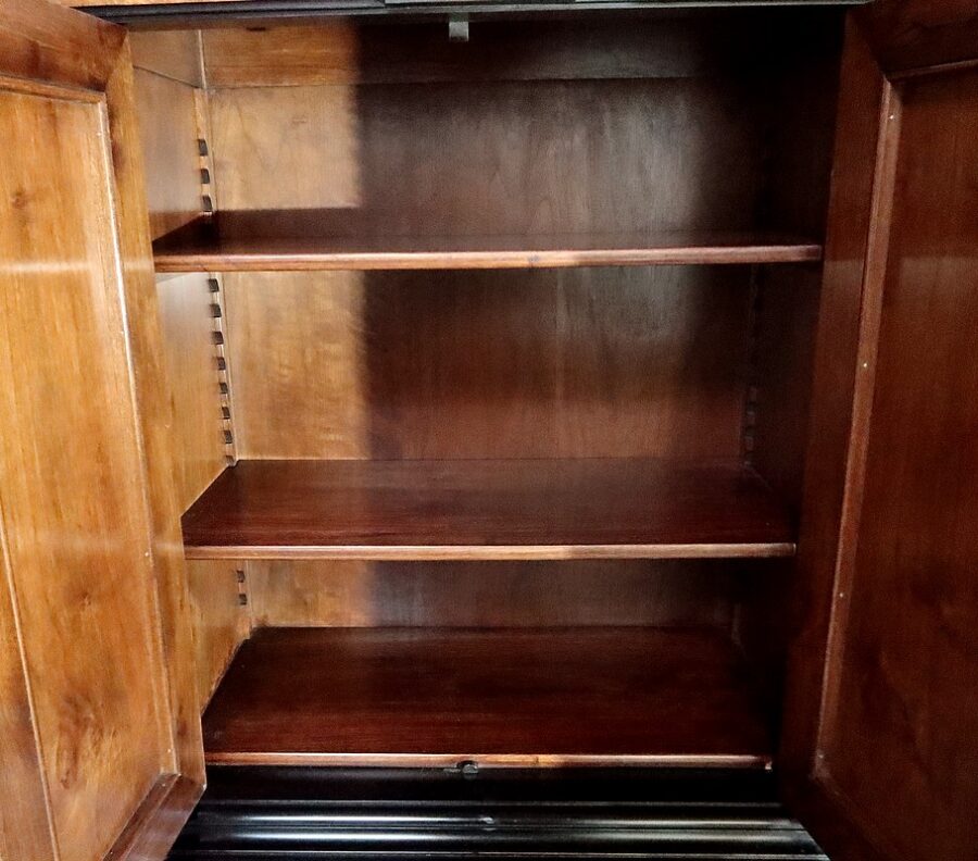 Petit Buffet Deux-Corps en Bois Noirci et Loupe de Thuya, estampillé Gordóvil, goût Renaissance, Espagne – Début XXe – Image 37