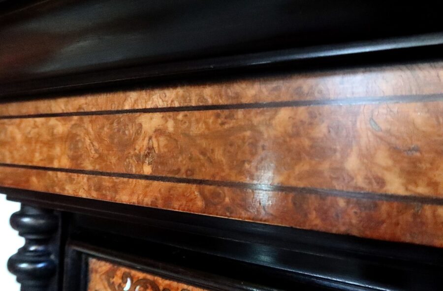 Petit Buffet Deux-Corps en Bois Noirci et Loupe de Thuya, estampillé Gordóvil, goût Renaissance, Espagne – Début XXe – Image 8