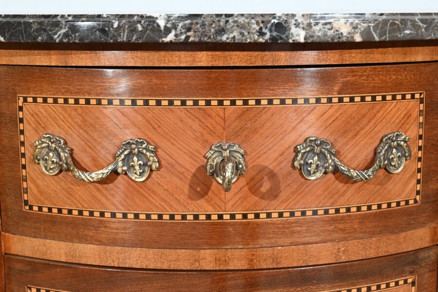 Petite Commode Demi-Lune en Bois de Rose, style Transition Louis XV/Louis XVI – 1ère Partie XXe – Image 12