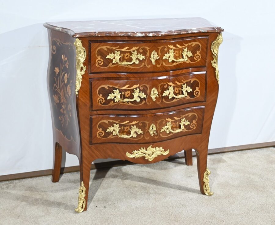 Petite Commode-Tombeau en Palissandre et Bois de Violette, style Transition Louis XIV  Louis XV – Début XXe