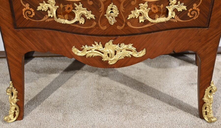 Petite Commode-Tombeau en Palissandre et Bois de Violette, style Transition Louis XIV  Louis XV – Début XXe – Image 15