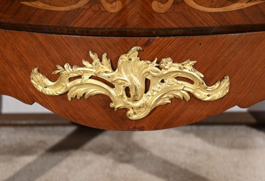 Petite Commode-Tombeau en Palissandre et Bois de Violette, style Transition Louis XIV  Louis XV – Début XXe – Image 16