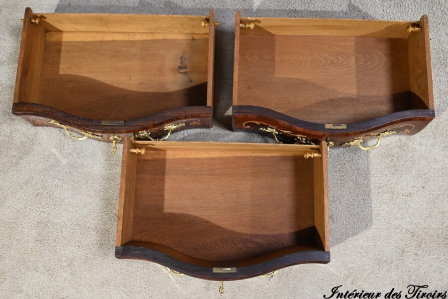 Petite Commode-Tombeau en Palissandre et Bois de Violette, style Transition Louis XIV  Louis XV – Début XXe – Image 23