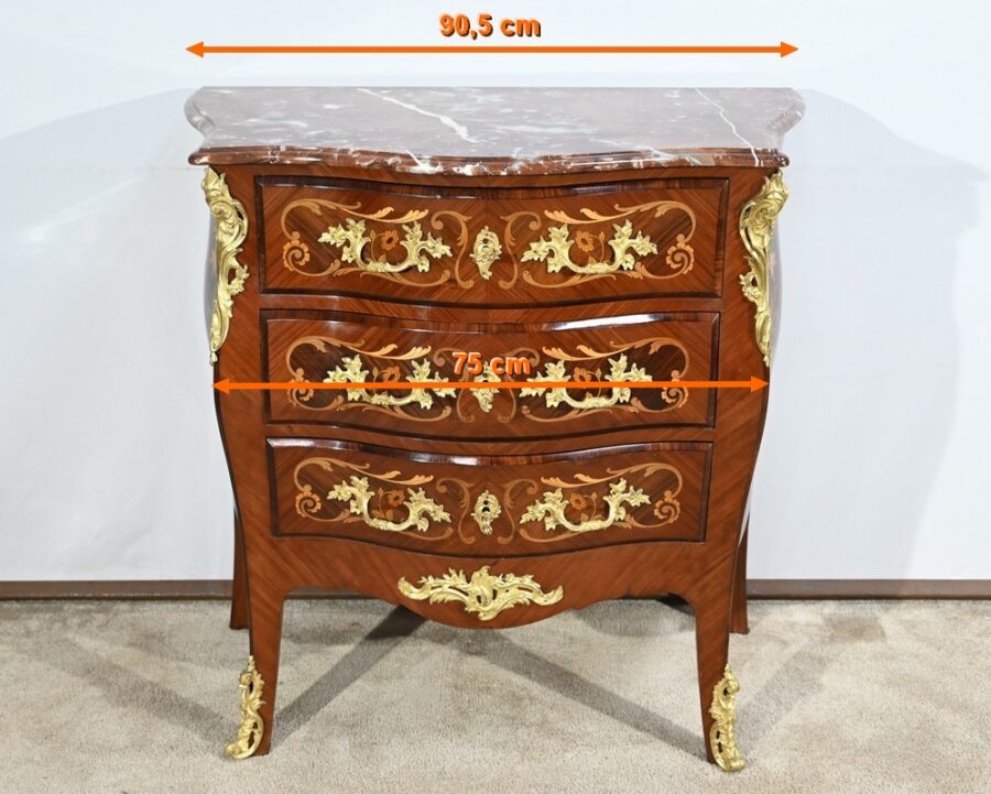 Petite Commode-Tombeau en Palissandre et Bois de Violette, style Transition Louis XIV  Louis XV – Début XXe – Image 3
