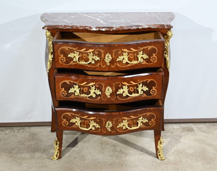 Petite Commode-Tombeau en Palissandre et Bois de Violette, style Transition Louis XIV  Louis XV – Début XXe – Image 5
