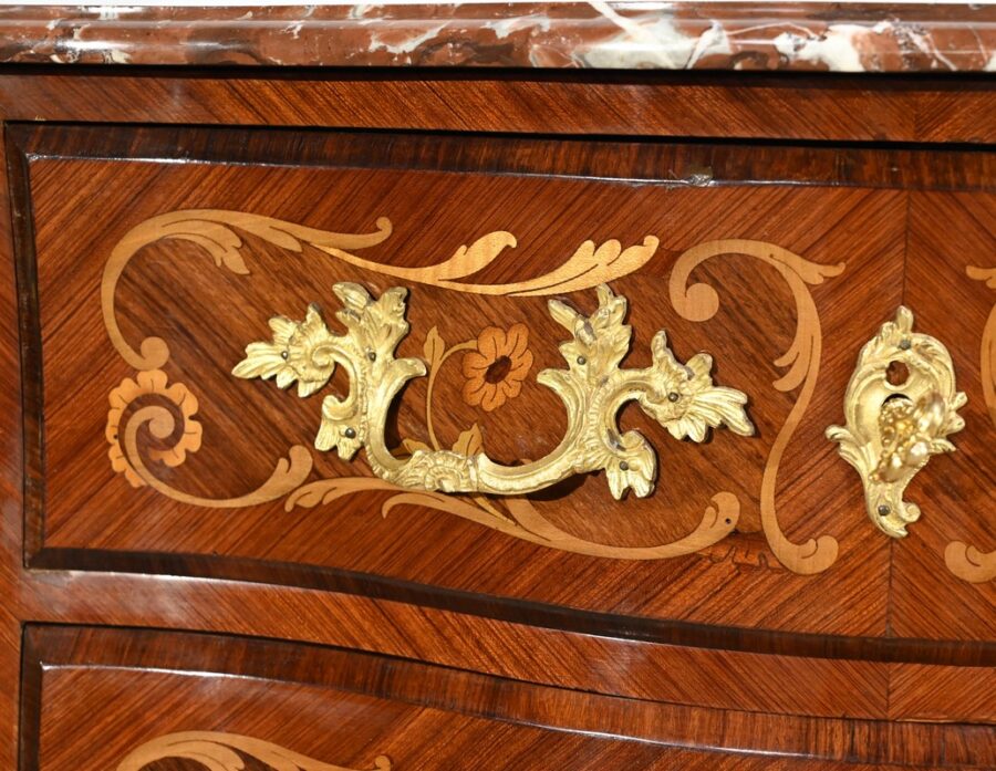 Petite Commode-Tombeau en Palissandre et Bois de Violette, style Transition Louis XIV  Louis XV – Début XXe – Image 9