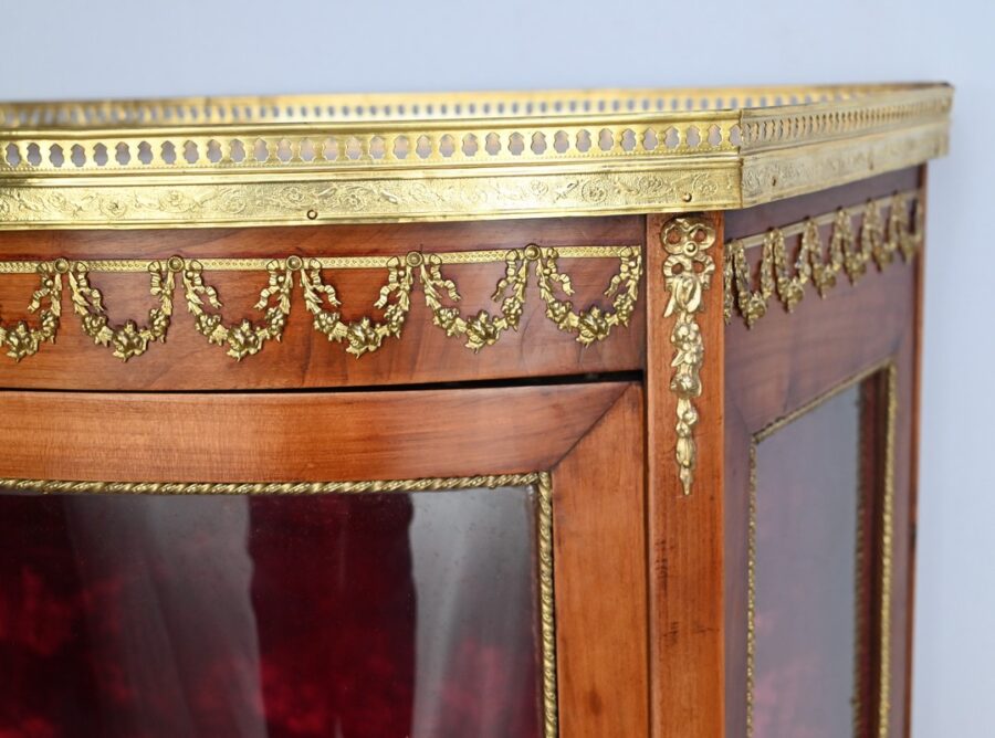 Petite Vitrine en Merisier Clair, Transition Louis XV / Louis XVI – Début XXe – Image 9