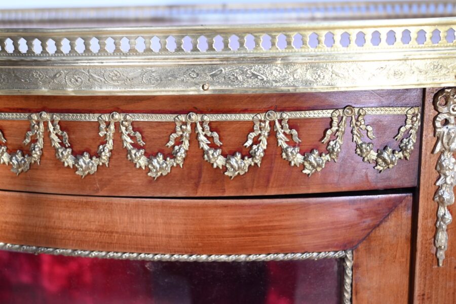 Petite Vitrine en Merisier Clair, Transition Louis XV / Louis XVI – Début XXe – Image 11