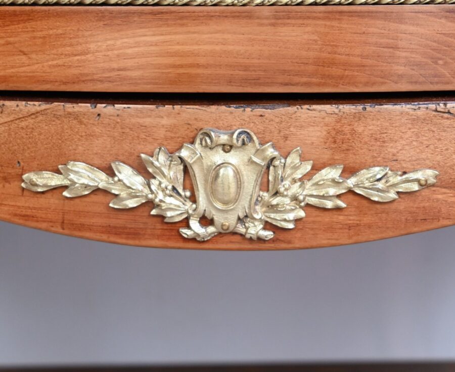 Petite Vitrine en Merisier Clair, Transition Louis XV / Louis XVI – Début XXe – Image 18