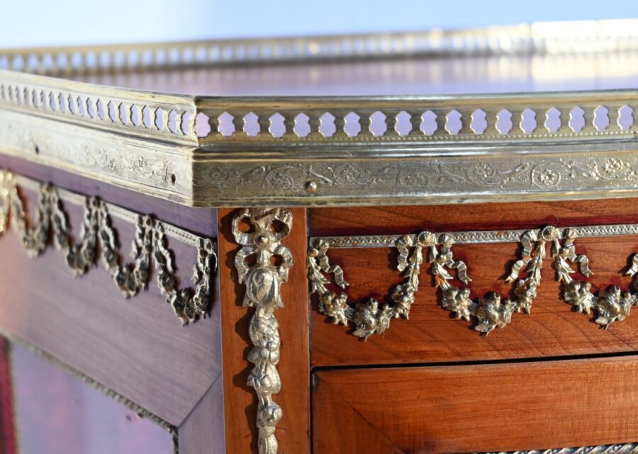 Petite Vitrine en Merisier Clair, Transition Louis XV / Louis XVI – Début XXe – Image 8