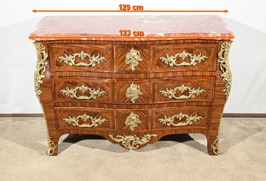 Commode Tombeau en Marqueterie de Bois de Violette, style Transition Louis XIV / Louis XV – 1ère Partie XXe – Image 2