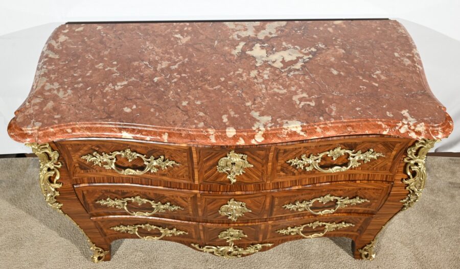 Commode Tombeau en Marqueterie de Bois de Violette, style Transition Louis XIV / Louis XV – 1ère Partie XXe – Image 6