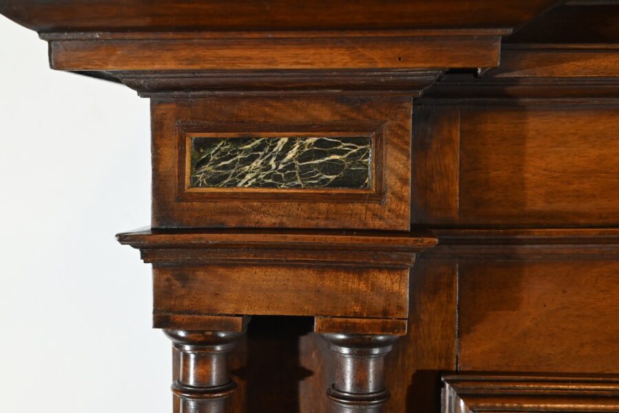 Petit Buffet Deux Corps en Noyer Massif, style Renaissance – Milieu XIXe – Image 13