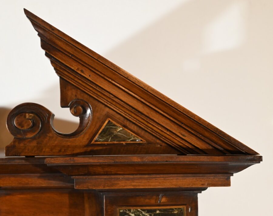 Petit Buffet Deux Corps en Noyer Massif, style Renaissance – Milieu XIXe – Image 19