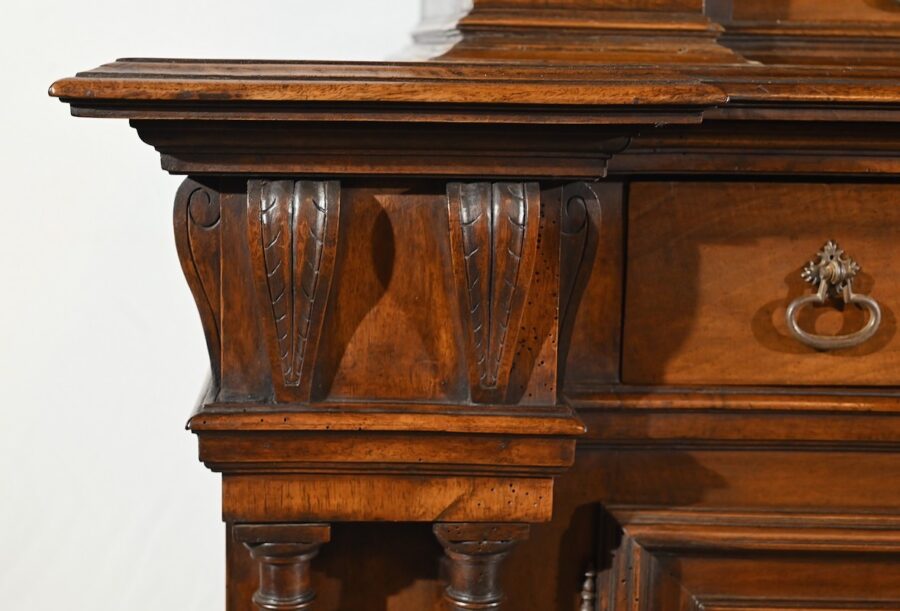 Petit Buffet Deux Corps en Noyer Massif, style Renaissance – Milieu XIXe – Image 29