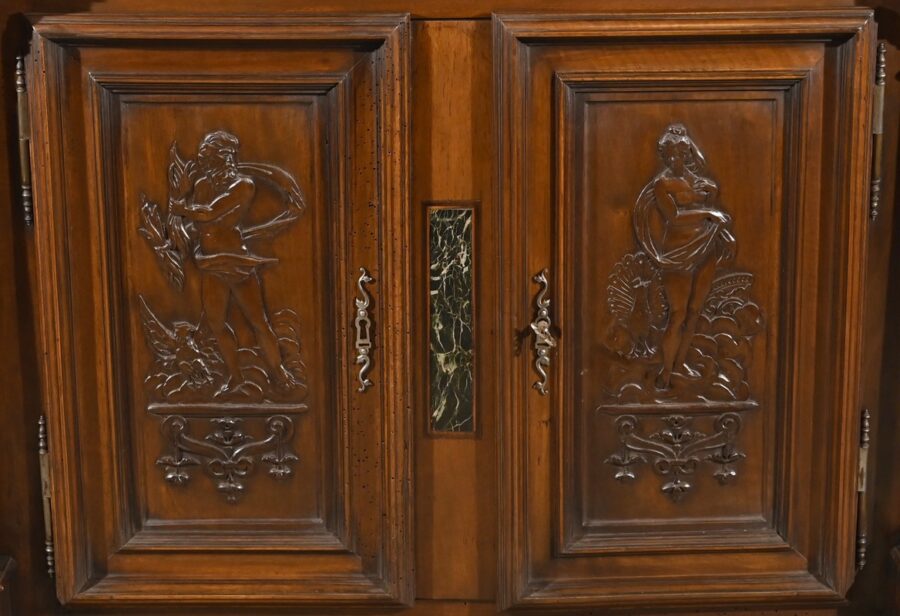 Petit Buffet Deux Corps en Noyer Massif, style Renaissance – Milieu XIXe – Image 31