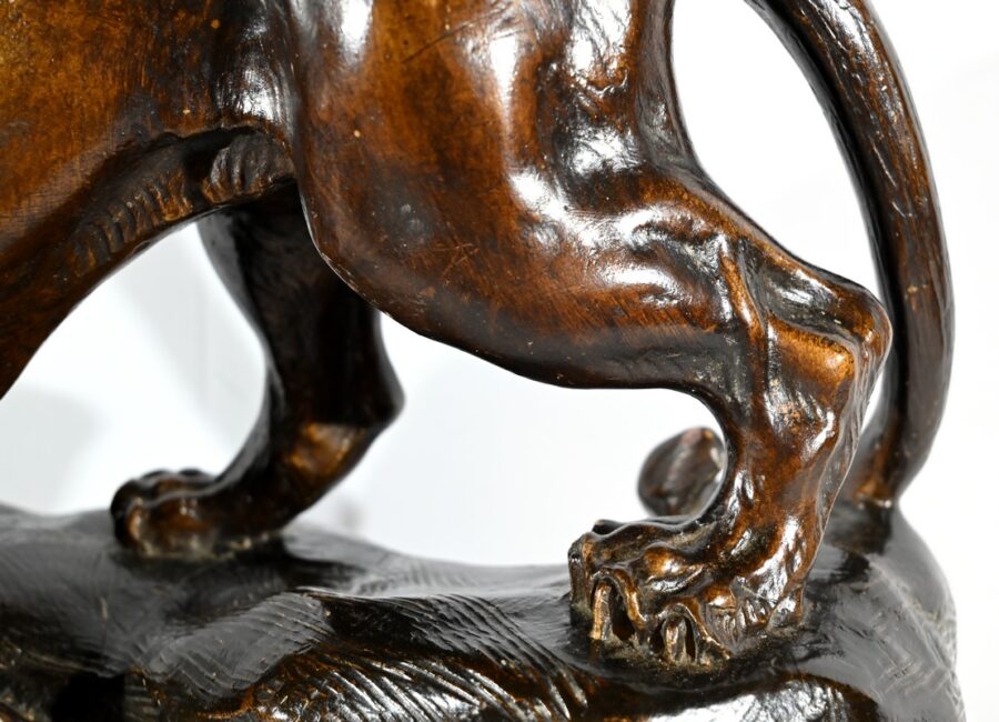 Sculpture en Terre Cuite Patinée « Tigre à l’Affût », signée T.Cartier – Début XXe – Image 12