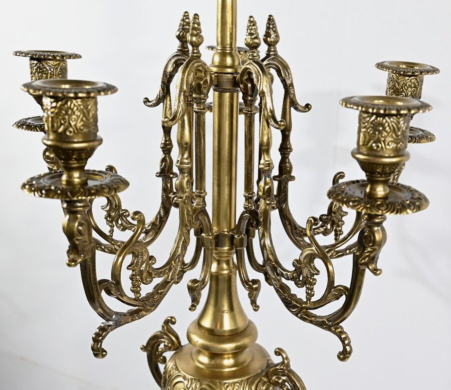 Paire d’importants Candélabres en Bronze Doré, style Louis XIV – Début XIXe – Image 9