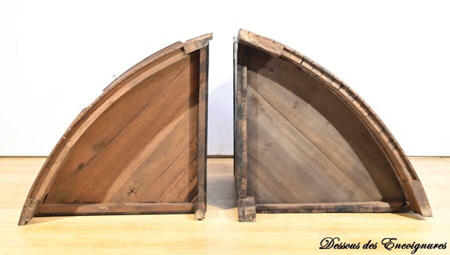 Paire d’Importantes Encoignures de Propriété en Noyer, style Régence – XVIIIe – Image 25