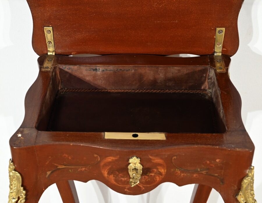 Petite Table à Ouvrage en Bois Laqué, style Louis XV – Fin XIXe – Image 22