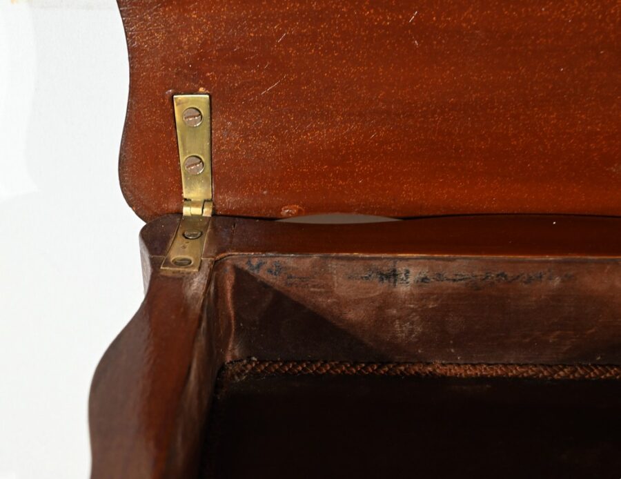 Petite Table à Ouvrage en Bois Laqué, style Louis XV – Fin XIXe – Image 24