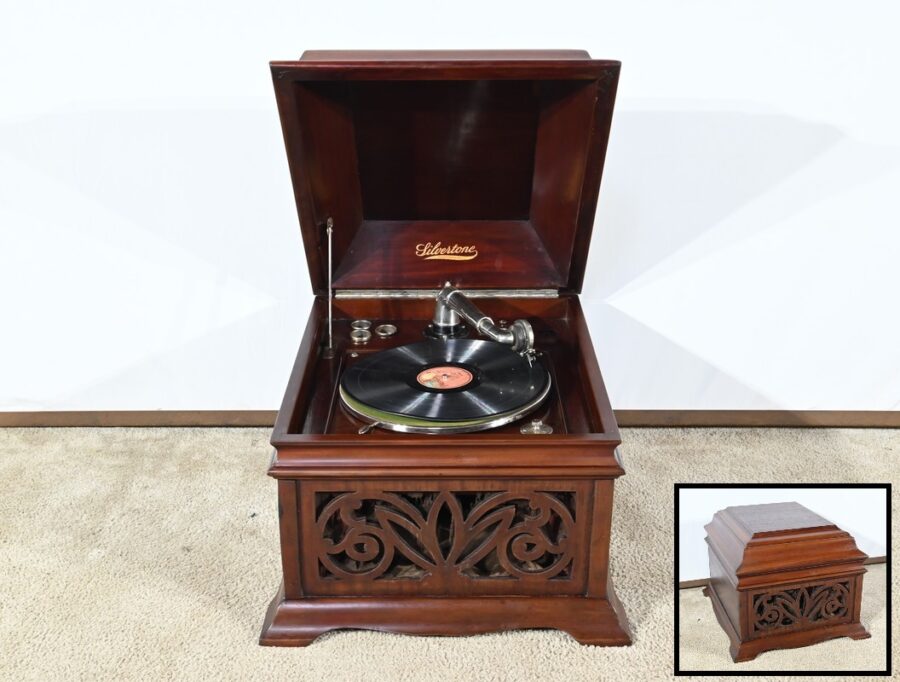 Phonographe Silvertone, Model VII, en Acajou – 1920