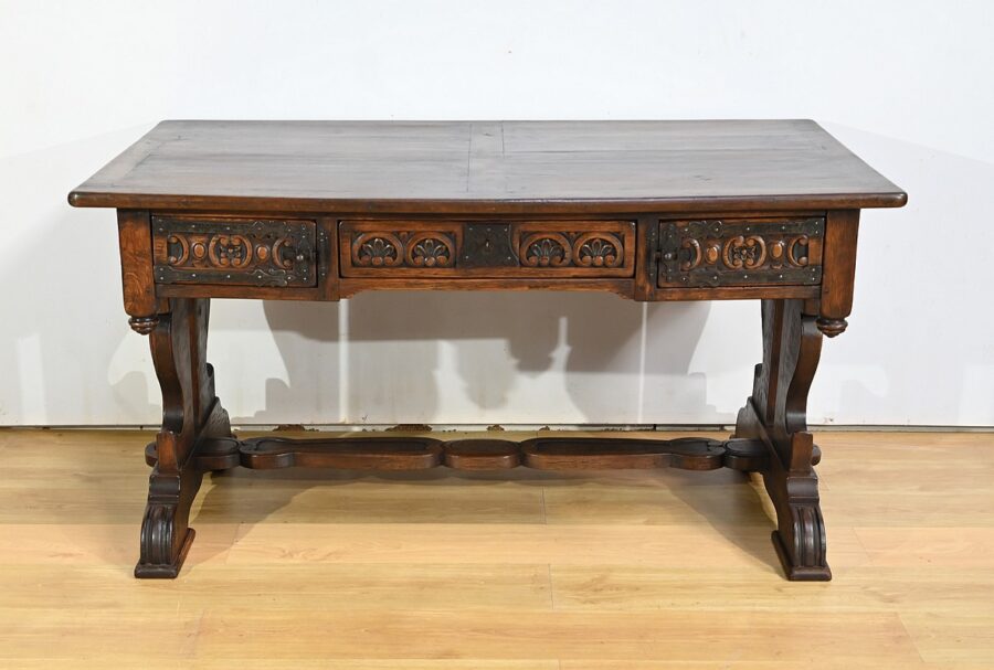 Table Bureau en Chêne, style Néogothique – Début XXe