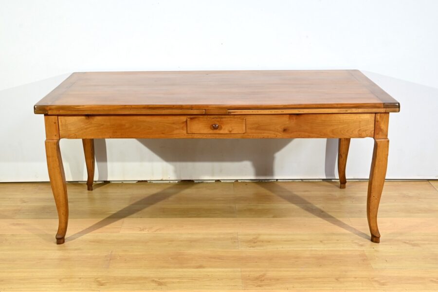 Table Régionale en Merisier, style Louis XV – Milieu XIXe