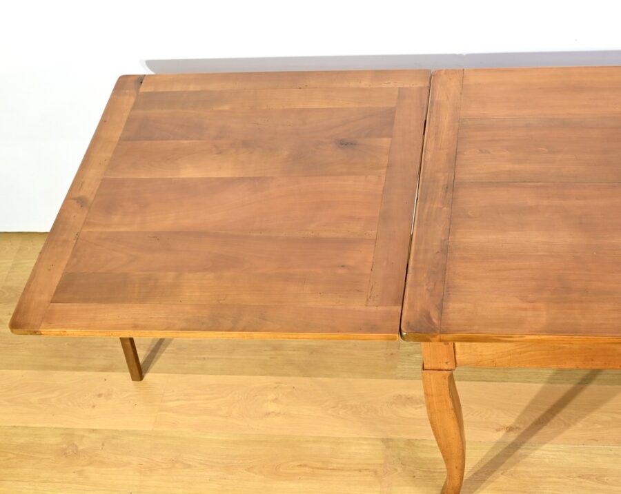 Table Régionale en Merisier, style Louis XV – Milieu XIXe – Image 9