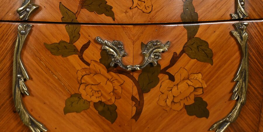 Paire de Chevets en Bois de Rose et Marqueteries, style Louis XV - Milieu XXe – Image 11