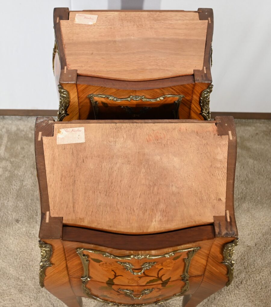 Paire de Chevets en Bois de Rose et Marqueteries, style Louis XV - Milieu XXe – Image 25
