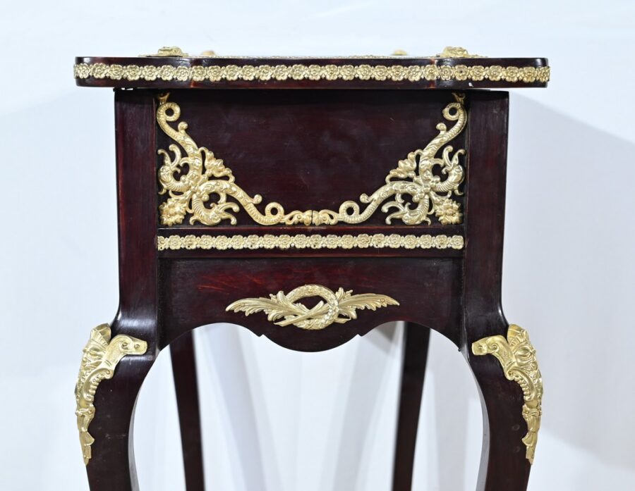 Table Vitrine de Milieu en Acajou Teinté, style Louis XV, époque Napoléon III – Milieu XIXe – Image 24