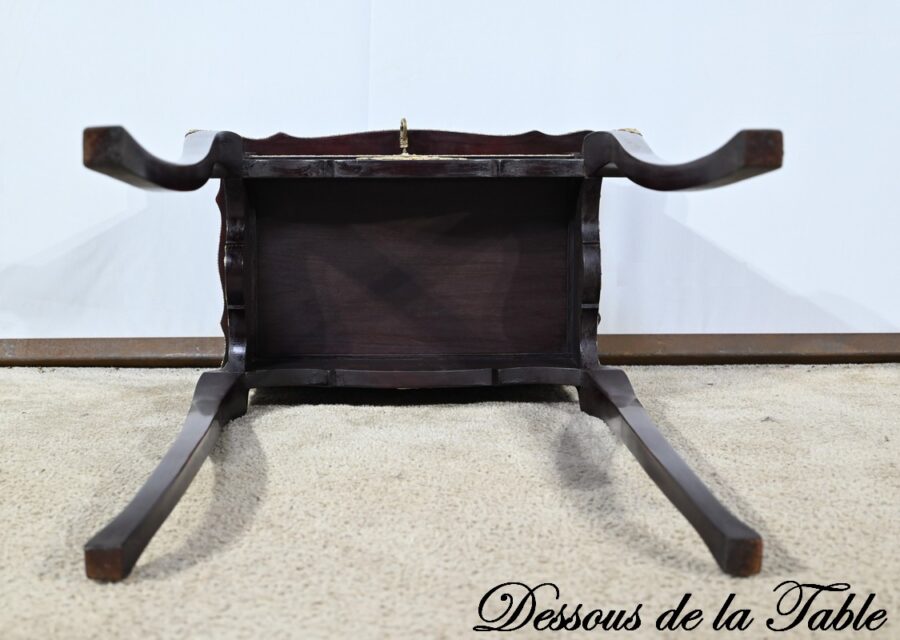 Table Vitrine de Milieu en Acajou Teinté, style Louis XV, époque Napoléon III – Milieu XIXe – Image 39