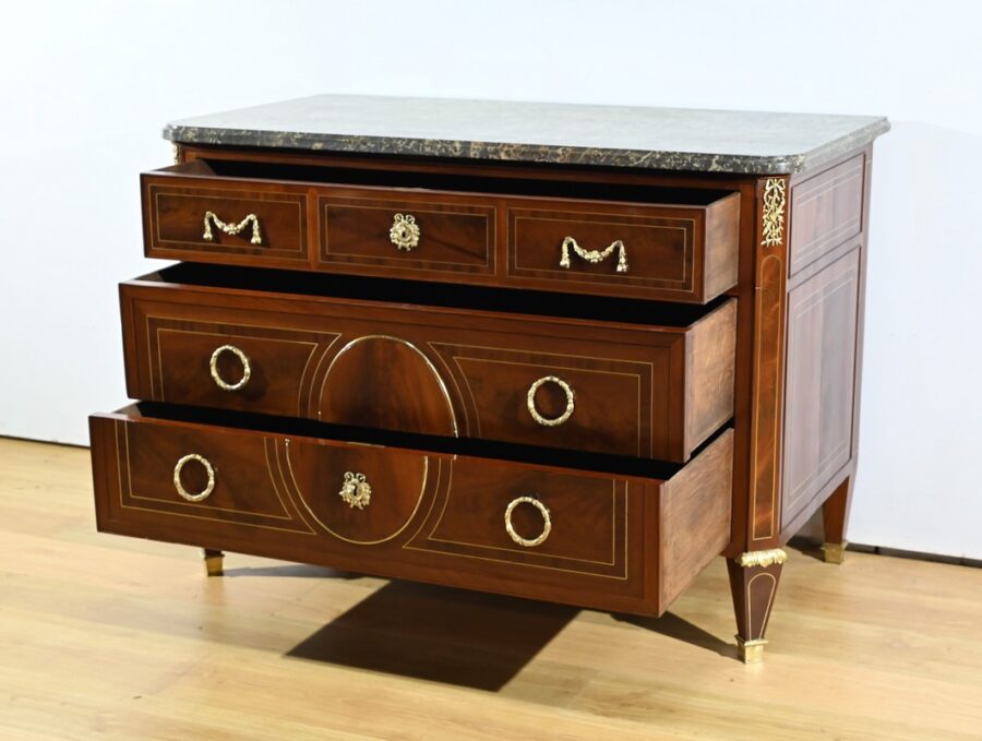 Rare Commode en Acajou, époque Louis XVI – 2ème partie XVIIIe – Image 26