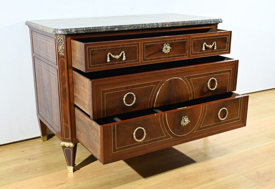 Rare Commode en Acajou, époque Louis XVI – 2ème partie XVIIIe – Image 4