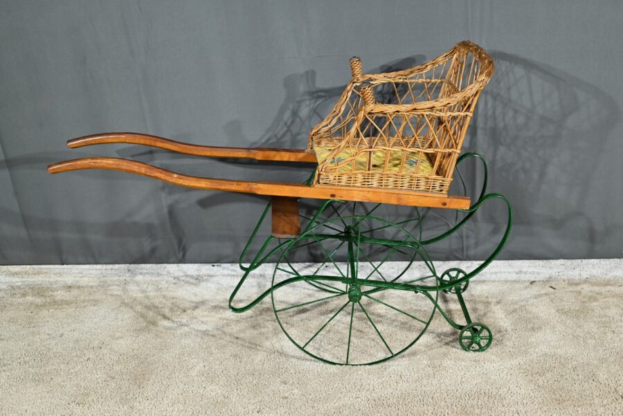 Poussette d’Enfant en Osier – 1900