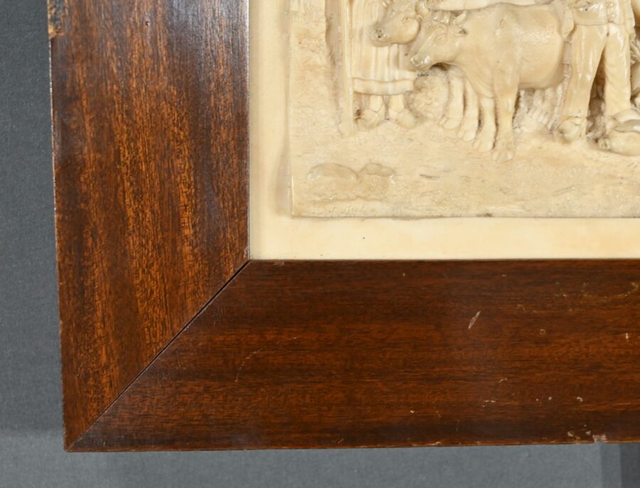 Tableau Bas-Relief en Calcaire Pétrifié, signé CF. Becker – Fin XIXe – Image 9