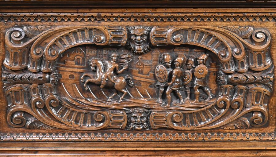Coffre Français en Noyer, style Renaissance Italienne – Fin XVIIIe – Image 11