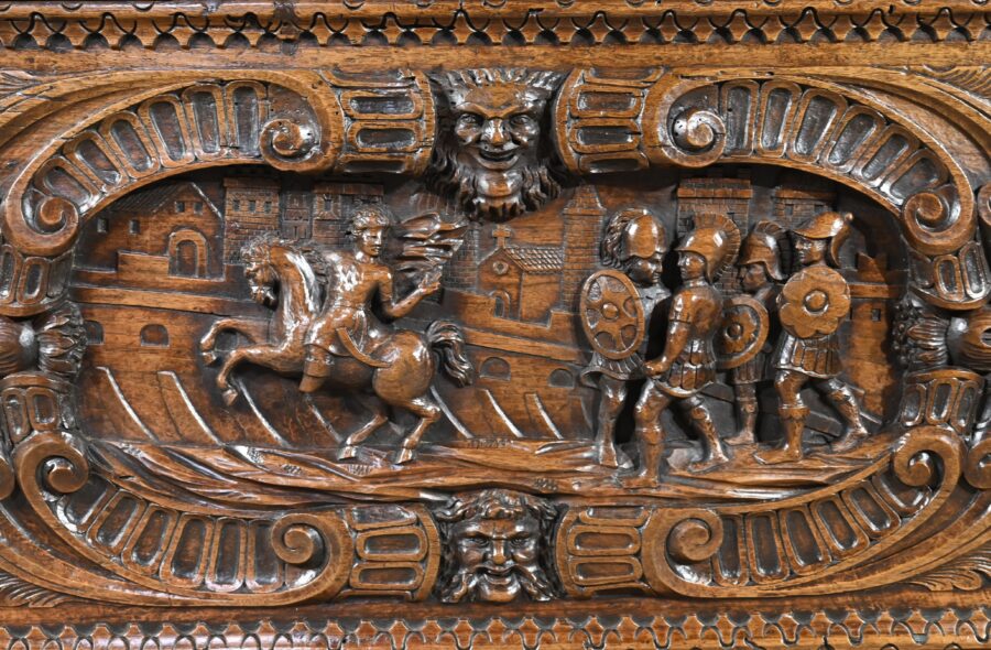 Coffre Français en Noyer, style Renaissance Italienne – Fin XVIIIe – Image 12