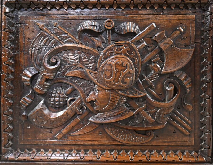Coffre Français en Noyer, style Renaissance Italienne – Fin XVIIIe – Image 22