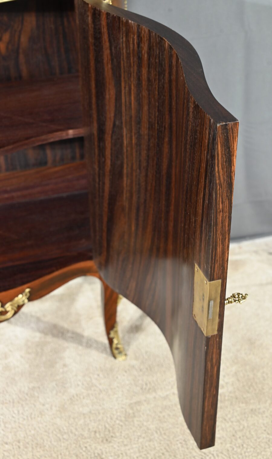 Meuble Vitrine en Palissandre, style Louis XV / Louis XVI, époque Napoléon III – Milieu XIXe – Image 33