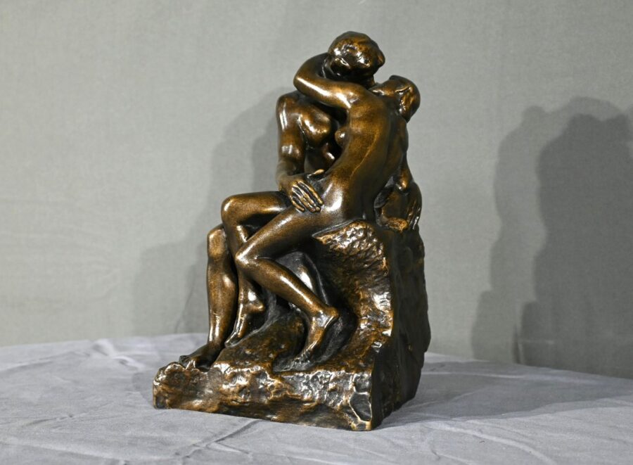 Sculpture en Résine « Le Baiser », d’après A.Rodin – 2ème partie XXe – Image 3